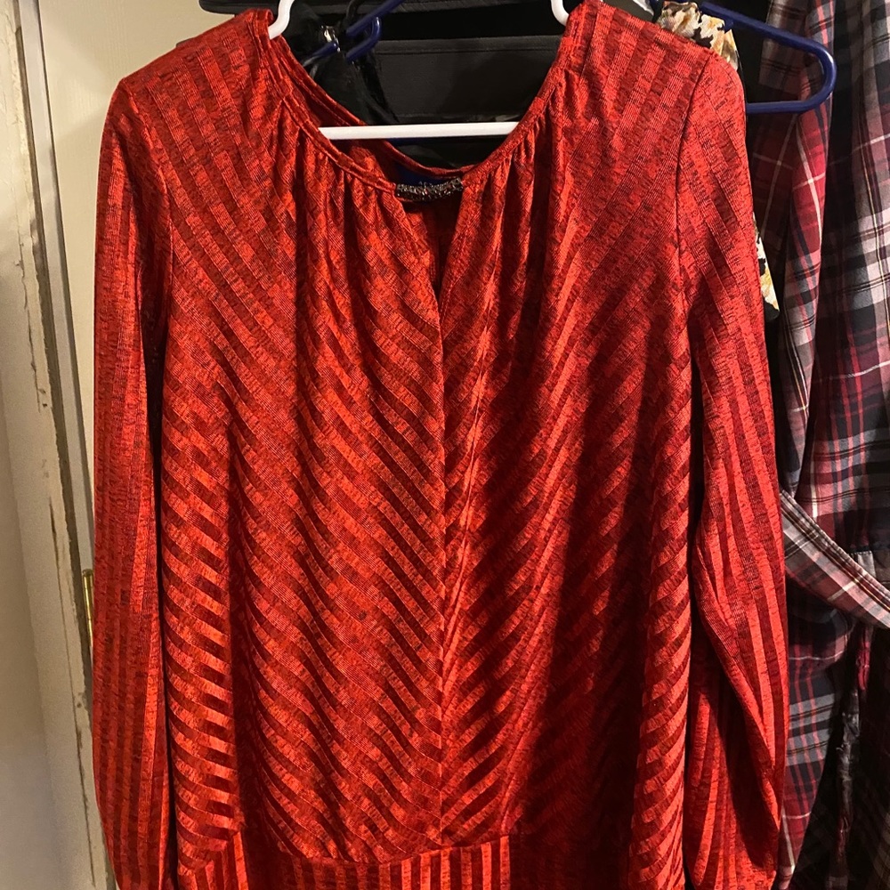 Red shirt, women’s